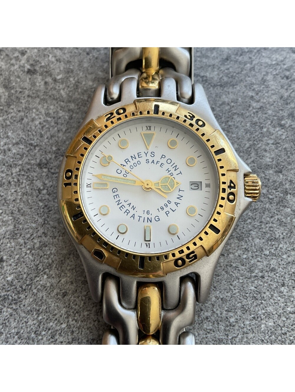 Vintage Mens Diver Style Watch 37mm Two Tone Stainless Steel Case And Band Bin F